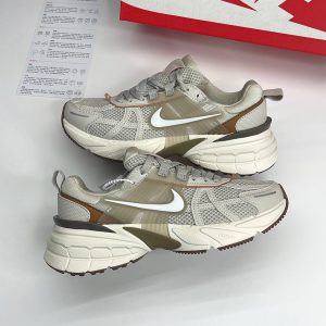 نایک وی تو کی کرم سفید